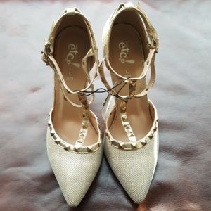 Rue21 Gold fabric fashion heels w/faux leather
